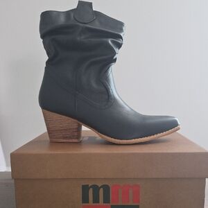 Black Heeled Boots with Slouchy Shaft and Pointed Toe